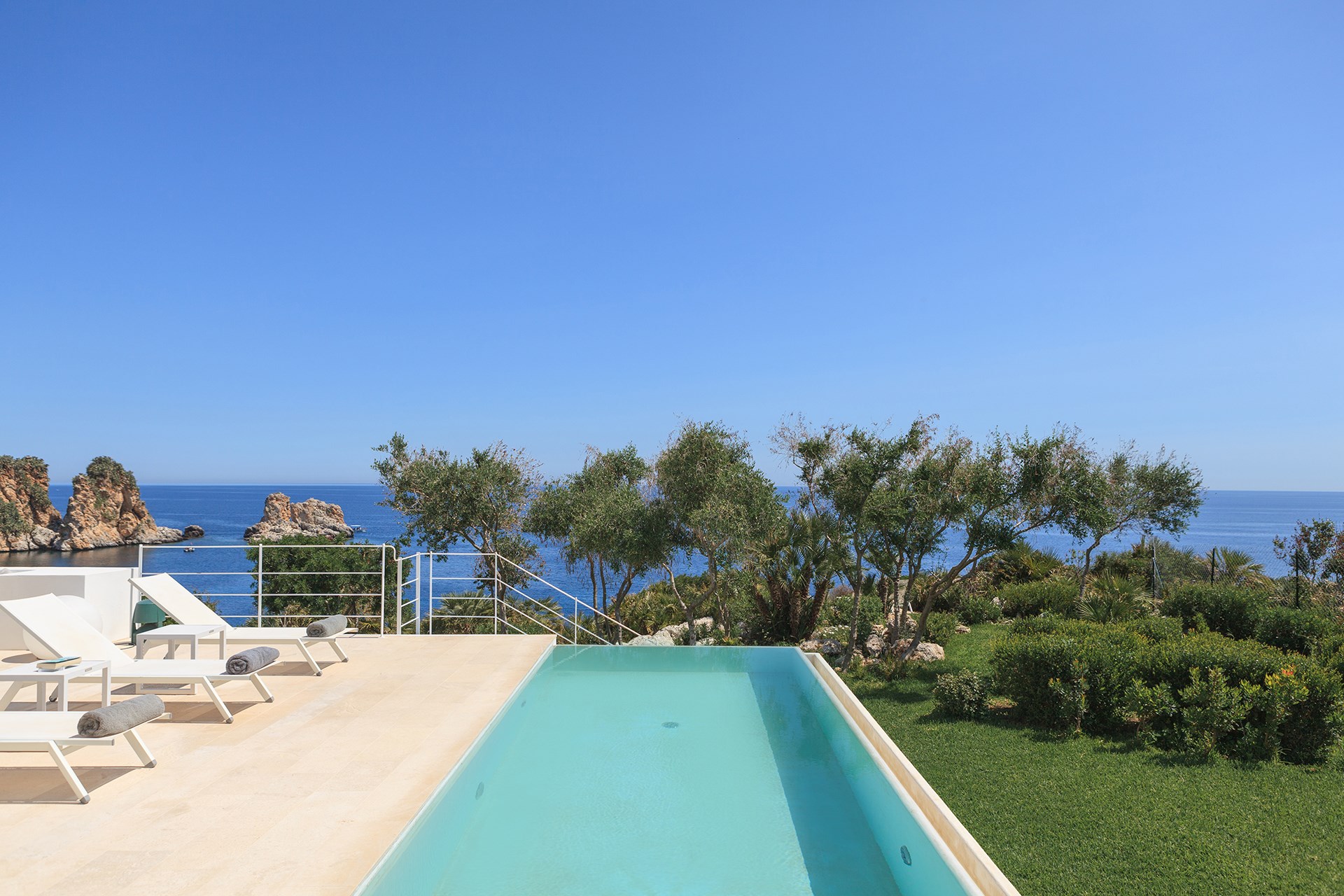 Ai Faraglioni, Villas in Sicily The